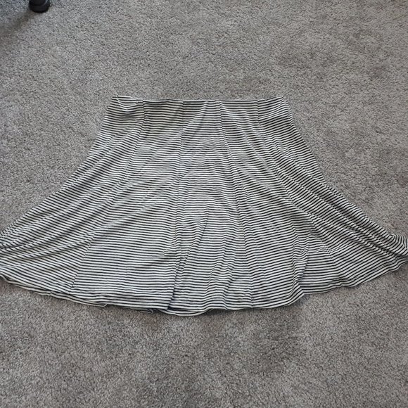 Black and White Striped Skirt - Picture 1 of 4